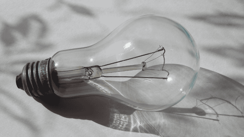 A detailed picture of a light bulb