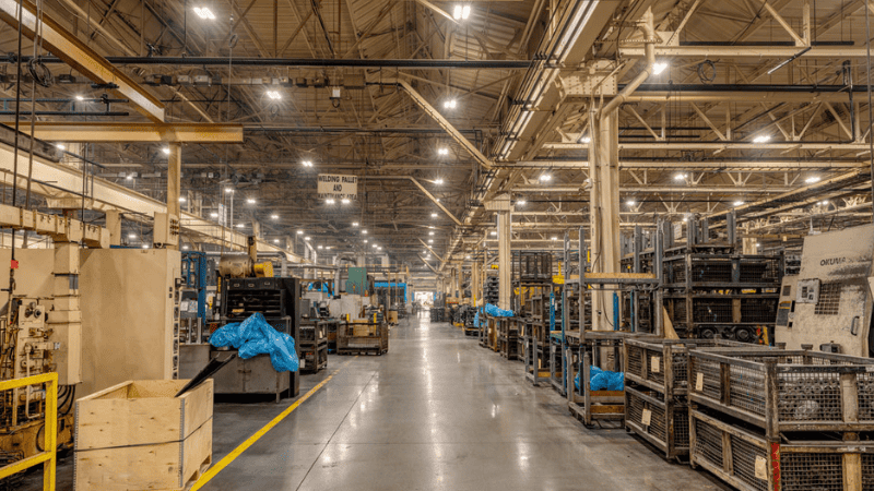 High bay lights offer various mounting and distributing options. 