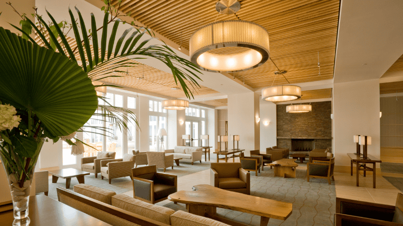 Relax in the dining room decorated with warm chandeliers