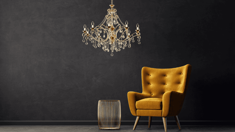 Chandelier and European-style stools constitute the European-style decoration style.