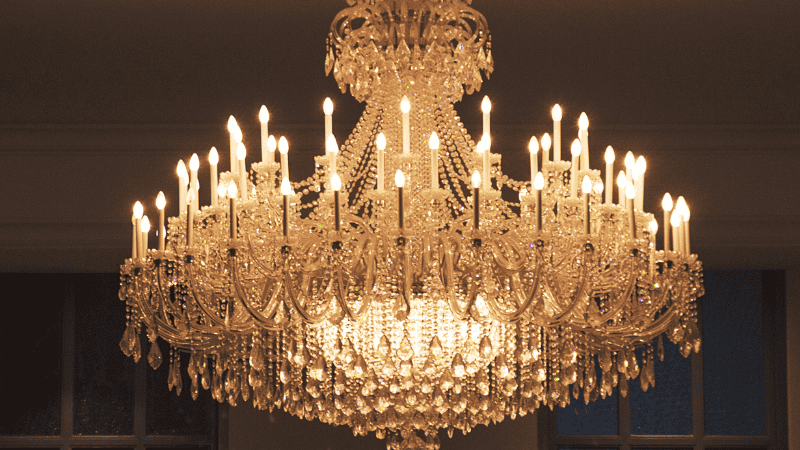 A detailed display picture of the Chandelier lamp.
