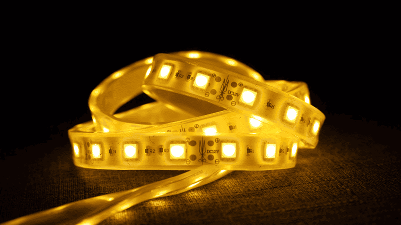 Warm light with detail display.