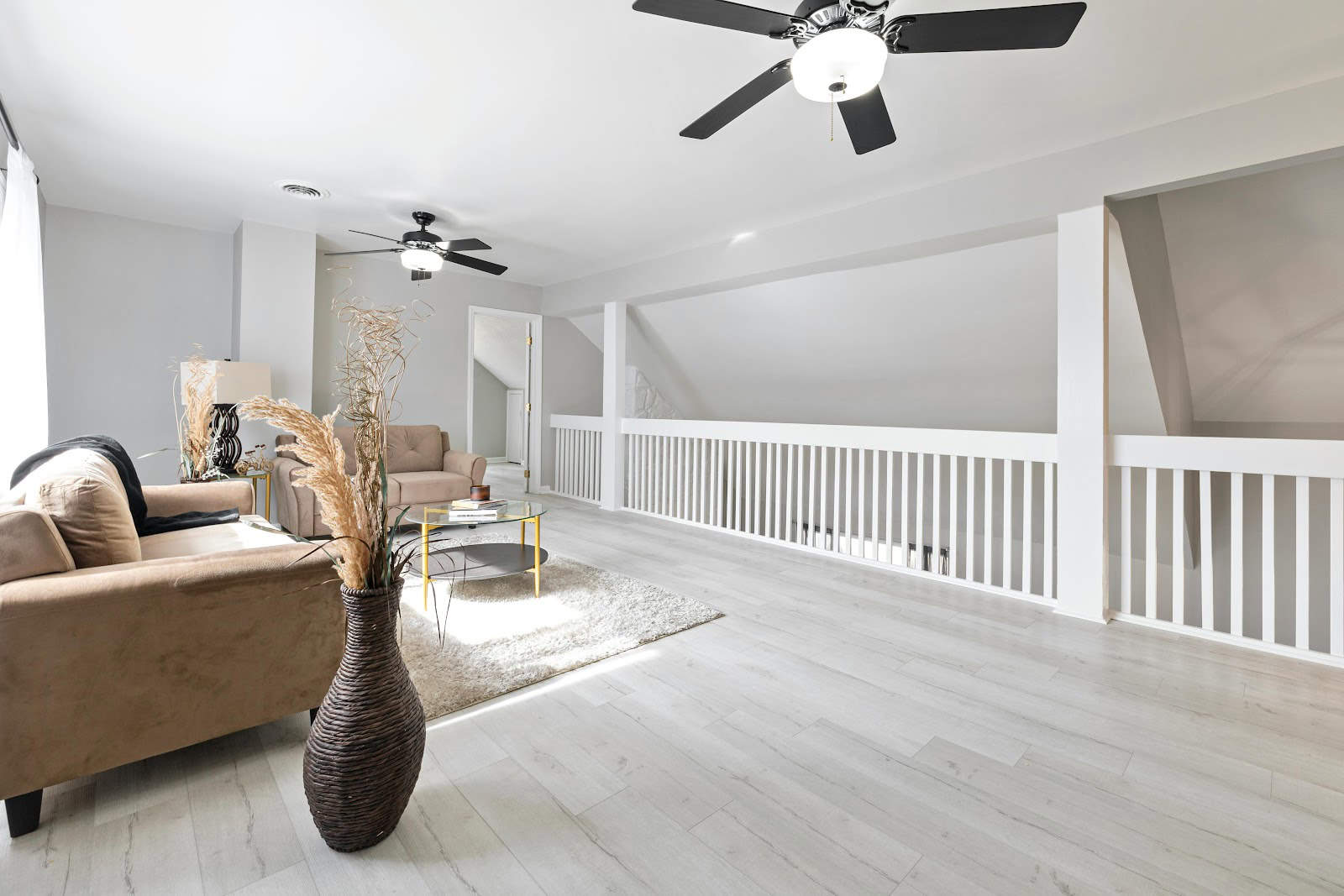 best living room with best ceiling fan