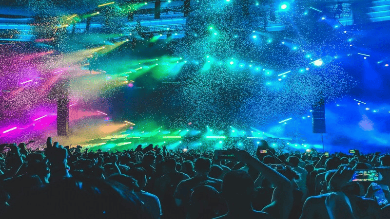 RGB vs RGBW lights in concert